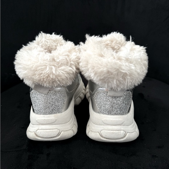 H&M SNOW BOOTS - Picture 2 of 3